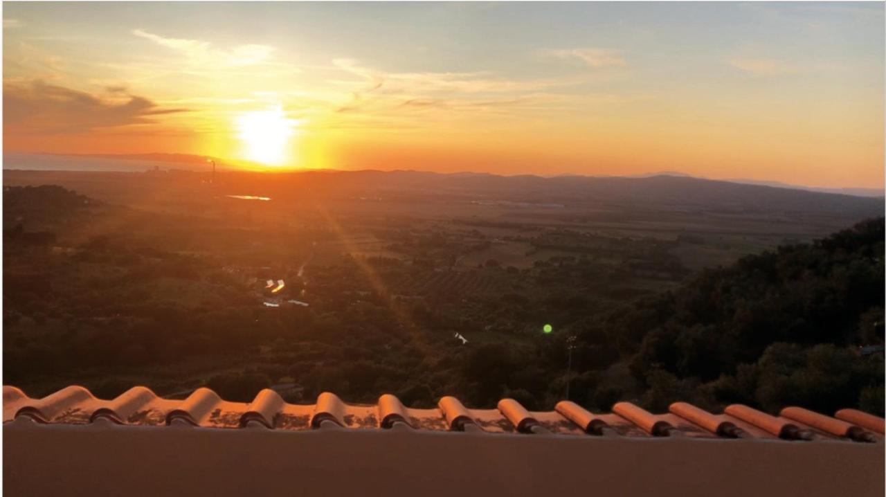 La Terrazza Di Re Scarlino Apartment ภายนอก รูปภาพ